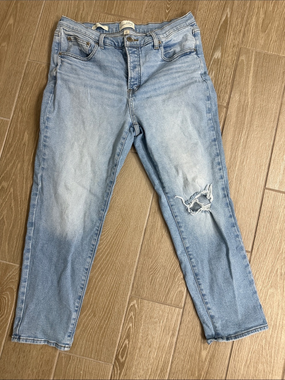 Universal Thread Midrise 80’s slim Button Fly Light Blue Distressed Jeans
